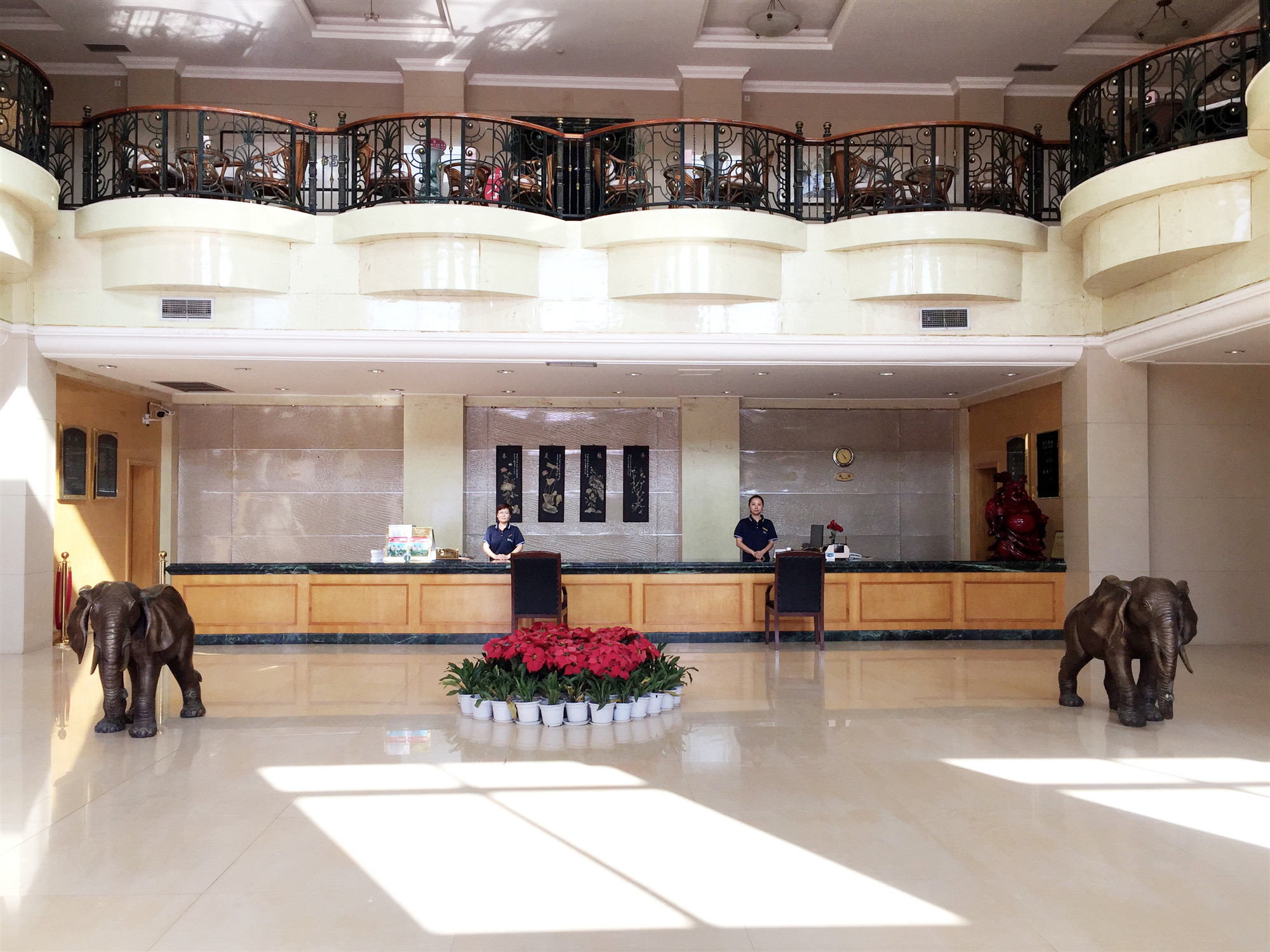 暢玩竇圌山，來(lái)奇峰國(guó)際酒店避暑吧，享受別樣清涼的夏天